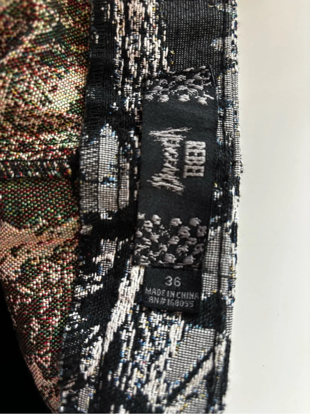 Rebel Vengeance Black & White Abstract Print Cargo Pants size 36 nwt - Picture 4 of 6